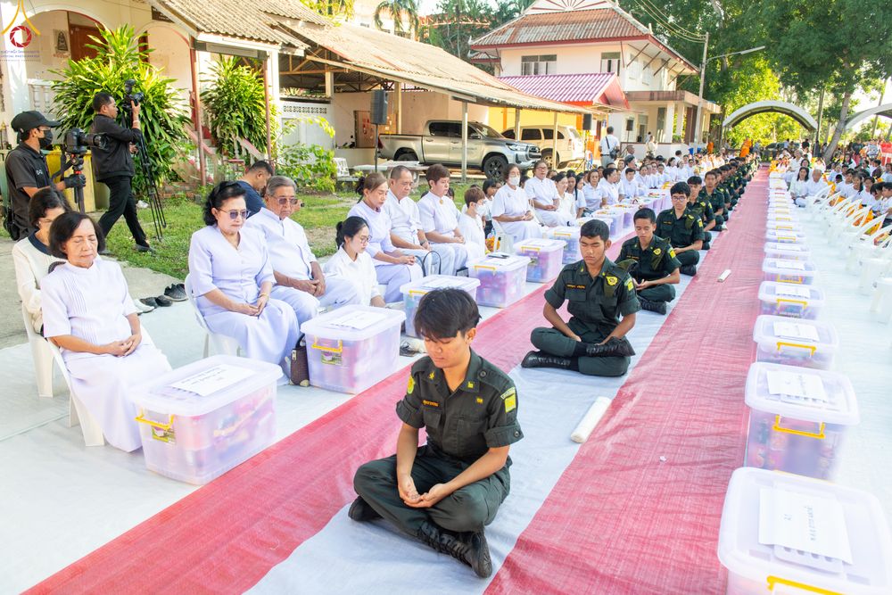 ภาพ No.339152:วันเสาร์ที่ 27 มิถุนายน พ.ศ. 2569 พิธีตักบาตรแด่คณะสงฆ์ 323 วัด 4 จังหวัดชายแดนภาคใต้ พิธีถวายสังฆทานแด่คณะสงฆ์ 323 วัด ปีที่ 22 ครั้งที่ 187 พิธีมอบกองทุนหนุนแรงใจช่วยครูใต้ ปีที่ 19 ครั้งที่ 150 และพิธีทำบุญอุทิศส่วนกุศลให้ผู้วายชนม์
