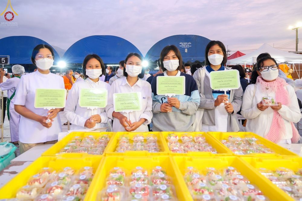 ภาพ No.74119:พิธีถวายภัตตาหารเป็นสังฆทาน แด่คณะพระธรรมยาตราฯ ในโครงการธรรมยาตรากตัญญูบูชา มหาปูชนียาจารย์ พระมงคลเทพมุนี(สด จนฺทสโร) พระผู้ปราบมาร อนุสรณ์สถาน 7 แห่ง ปีที่ 11 วันที่ 25 มกราคม พ.ศ. 2566