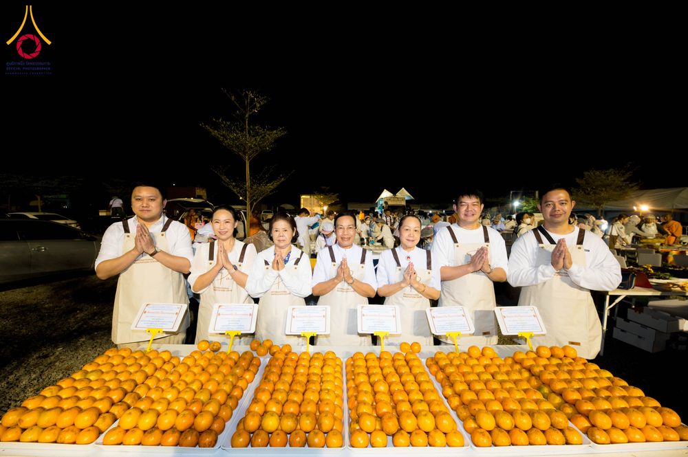 ภาพ No.294761:วันที่ 15 มกราคม พ.ศ. 2569 พิธีถวายภัตตาหารเป็นสังฆทาน แด่พระธรรมยาตรา ณ วัดโบสถ์บน ต.บางคูเวียง จ.นนทบุรี อนุสรณ์สถานลำดับที่ 4 สถานที่เกิดด้วยกายธรรม ในโครงการธรรมยาตรา กตัญญูบูชา มหาปูชนียาจารย์ พระมงคลเทพมุนี(สด จนฺทสโร) พระผู้ปราบมาร อนุสรณ์สถาน 7 แ