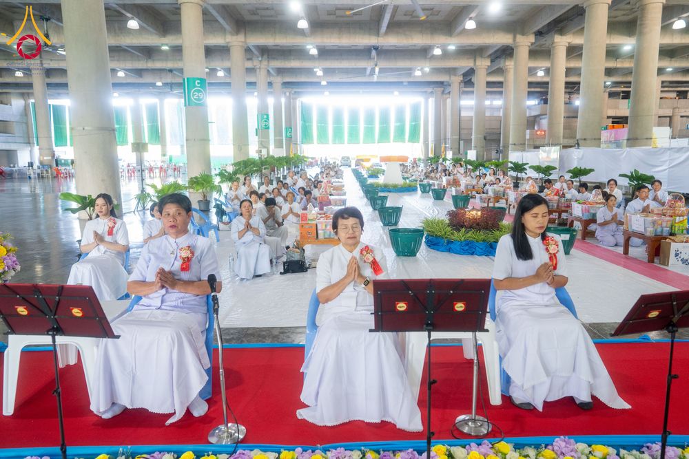 ภาพ No.336548:วันอาทิตย์ที่ 21 มิถุนายน 2569  พิธีตักบาตรพระใหม่ โครงการอุปสมบทหมู่ รุ่นผู้บริหาร  ณ วิหารคด วัดพระธรรมกาย