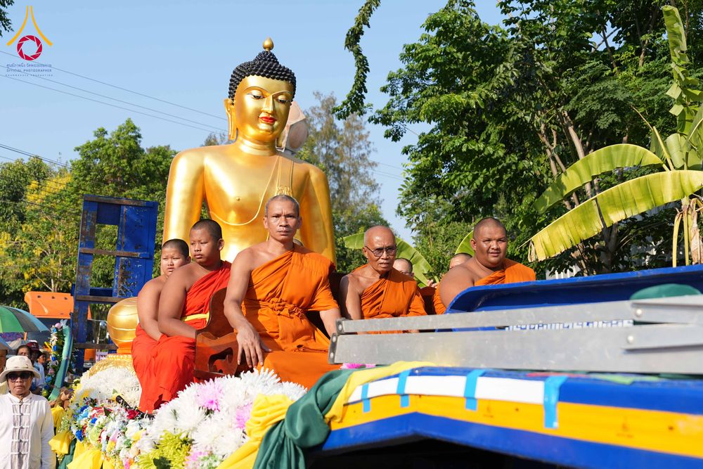 ภาพ No.323278:วันอาทิตย์ที่ 19 เมษายน พ.ศ. 2569 พิธีเจริญพระพุทธมนต์สมโภช “พระพุทธเมตตา” อัญเชิญพระบรมสารีริกธาตุ เพื่อบรรจุและประดิษฐาน ณ เกศมาลา “พระพุทธเมตตา” พระประธานในศาลาการเปรียญวัดหนองเต่า ณ วัดหนองเต่า ต.บึงพะไล อ.แก้งสนามนาง จ.นครราชสีมา