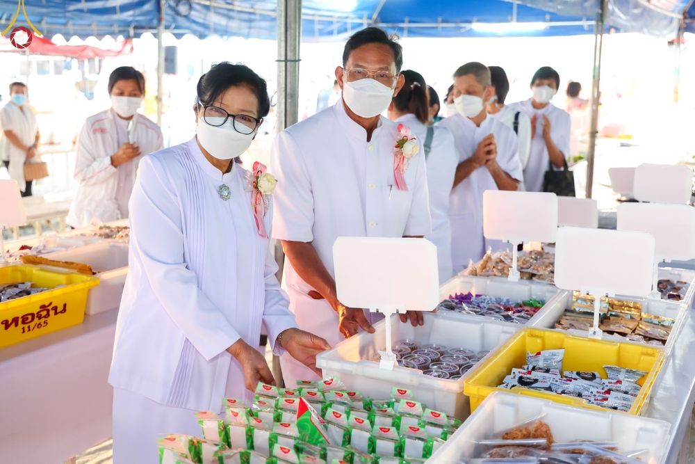 ภาพ No.74012:พิธีถวายภัตตาหารเป็นสังฆทาน แด่คณะพระธรรมยาตราฯ ในโครงการธรรมยาตรากตัญญูบูชา มหาปูชนียาจารย์ พระมงคลเทพมุนี(สด จนฺทสโร) พระผู้ปราบมาร อนุสรณ์สถาน 7 แห่ง ปีที่ 11 วันที่ 24 มกราคม พ.ศ. 2566