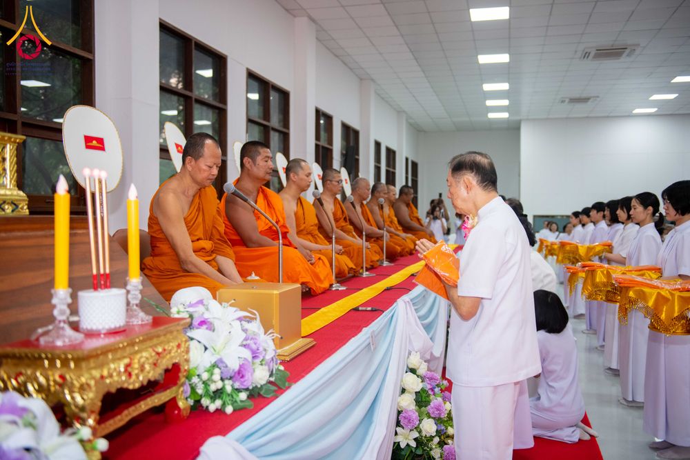 ภาพ No.316119:วันศุกร์ที่ 27 มีนาคม พ.ศ. 2569 พิธีบำเพ็ญกุศล คุณพ่อณรงค์ จินตมากุล  สิริอายุ 99 ปี 11 เดือน โยมบิดา พระครูปลัดรัตนวีรวัฒน์ (รังสฤษดิ์ อิทฺธิจินตโก) ที่ปรึกษาเจ้าคณะจังหวัดปทุมธานี เจ้าอาวาสวัดพระธรรมกาย  ณ ห้องปลูกศรัทธา 2 วัดพระธรรมกาย ปทุมธานี