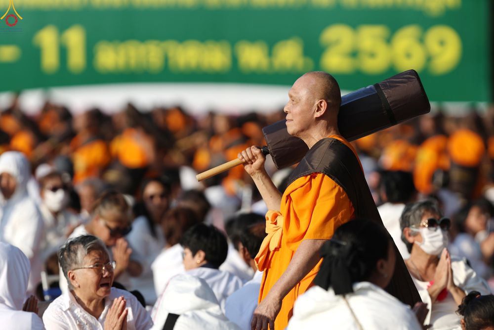 ภาพ No.290525:วันที่ 7 มกราคม พ.ศ. 2569 พิธีต้อนรับพระธรรมยาตรา ณ อนุสรณ์สถานลำดับที่ 2  สถานที่ตั้งมโนปณิธานบวชตลอดชีวิต อนุสรณ์สถานคลองบางนางแท่น (ภาพชุดที่ 2) อ.สามพราน จ.นครปฐม ในโครงการธรรมยาตรา กตัญญูบูชา มหาปูชนียาจารย์ พระมงคลเทพมุนี(สด จนฺทสโร) พระผู้ปราบมาร 