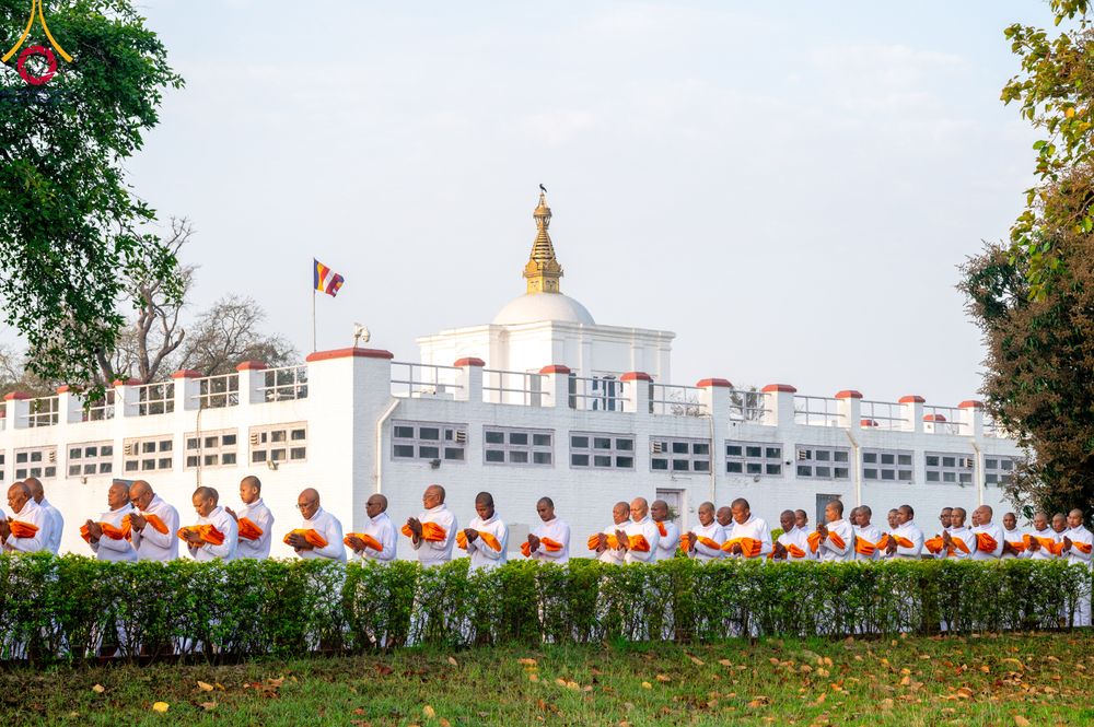 ภาพ No.314059:วันจันทร์ที่ 16 มีนาคม พ.ศ. 2569 พิธีเวียนเทียนประทักษิณ และพิธีบรรพชาสามเณร 500 รูป ณ วิหารมายาเทวี ประเทศเนปาล