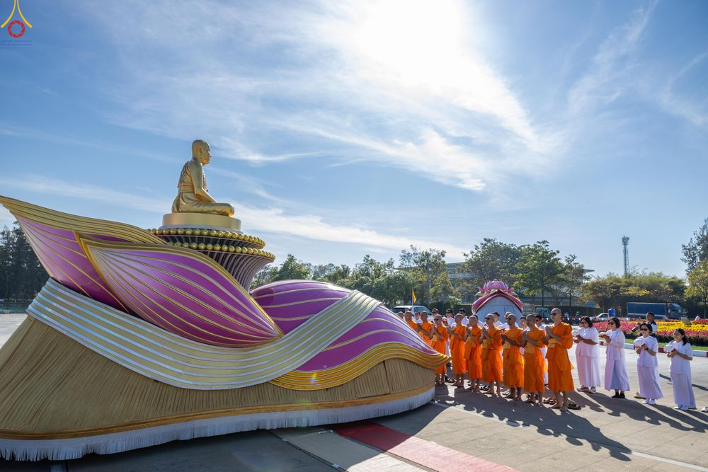 ภาพ No.296120:ภาพเบื้องหลังอาสาสมัครรวมใจ ชุดที่ 1 ในโครงการธรรมยาตรา กตัญญูบูชา มหาปูชนียาจารย์ พระมงคลเทพมุนี(สด จนฺทสโร) พระผู้ปราบมาร อนุสรณ์สถาน 7 แห่ง ปีที่ 14