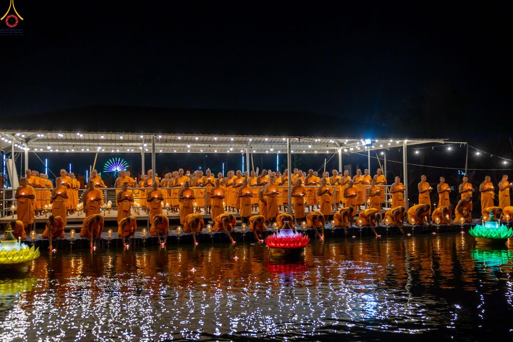 ภาพ No.301359:วันที่ 22 มกราคม พ.ศ. 2569 พิธีลอยประทีปธรรมถวายเป็นพุทธบูชา และบูชาธรรมมหาปูชนียาจารย์  ณ อนุสรณ์สถานลำดับที่ 5 สถานที่เผยแผ่วิชชาธรรมกายครั้งแรก อนุสรณ์สถานบางปลา วัดบางปลา อำเภอบางเลน จังหวัดนครปฐม ในโครงการธรรมยาตรา กตัญญูบูชา มหาปูชนียาจารย์ พระมงคล