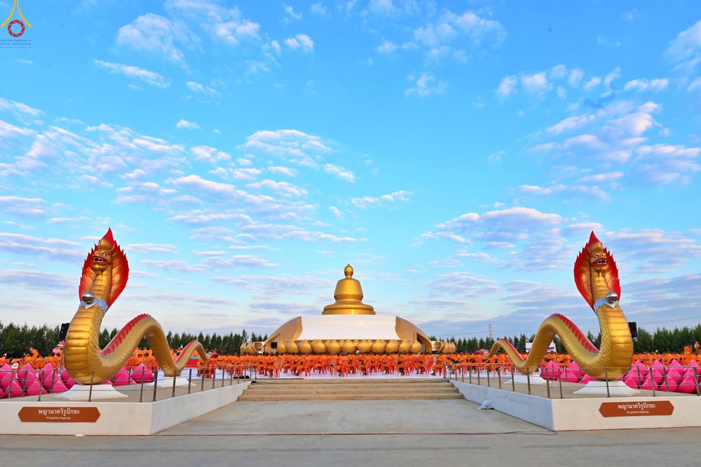 ภาพ No.302518:วันที่ 24 มกราคม พ.ศ. 2569 พิธีตักบาตรพระธรรมยาตรา ณ อนุสรณ์สถานลำดับที่ 5 สถานที่เผยแผ่วิชชาธรรมกายครั้งแรก อนุสรณ์สถานบางปลา วัดบางปลา อำเภอบางเลน จังหวัดนครปฐม ในโครงการธรรมยาตรา กตัญญูบูชา มหาปูชนียาจารย์ พระมงคลเทพมุนี(สด จนฺทสโร) พระผู้ปราบมาร อนุส