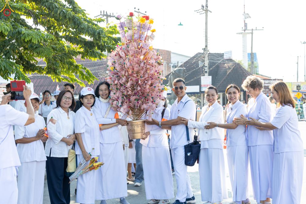 ภาพ No.282505:วันที่ 19 -20 ธันวาคม พ.ศ.2568 เบื้องหลังความสำเร็จ ของการจัดงานตักบาตร พระ 10,000 รูป Skywalk กาญจนบุรี