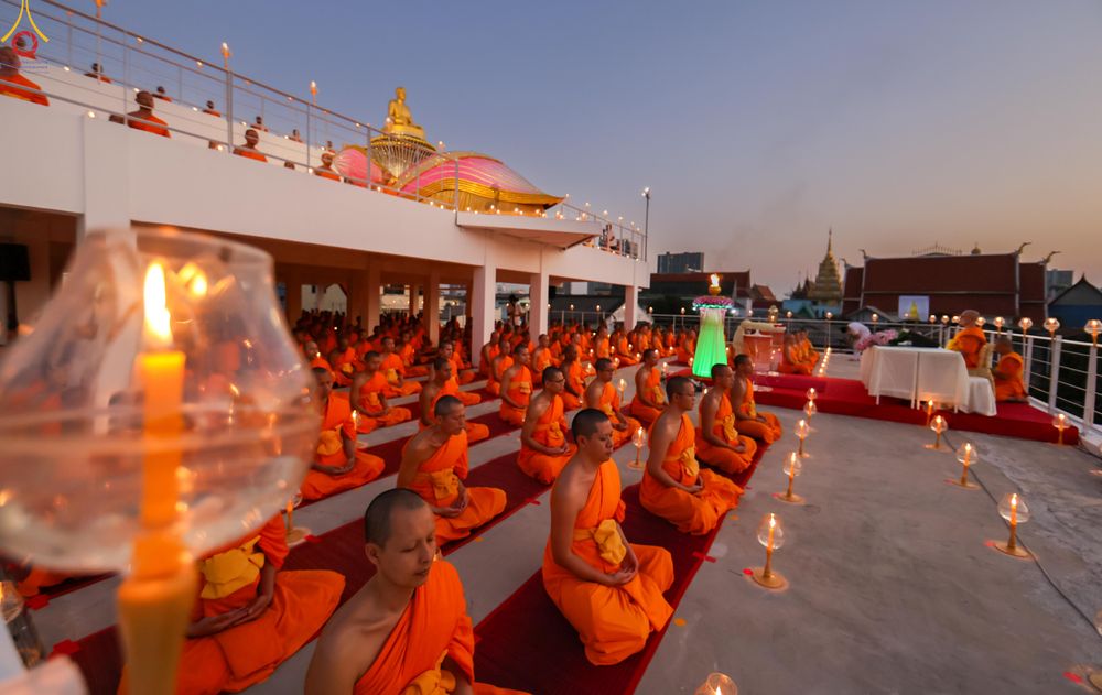 ภาพ No.302893:วันที่ 24 มกราคม พ.ศ. 2569 พิธีจุดประทีปธรรมถวายเป็นพุทธบูชา  และบูชาธรรมมหาปูชนียาจารย์  ณ อาคารธรรมยาตรา กตัญญูบูชามหาปูชนียาจารย์  ตรงข้ามวัดปากน้ำภาษีเจริญ จ.กรุงเทพมหานคร ในโครงการธรรมยาตรา กตัญญูบูชา มหาปูชนียาจารย์ พระมงคลเทพมุนี(สด จนฺทสโร) พระผู