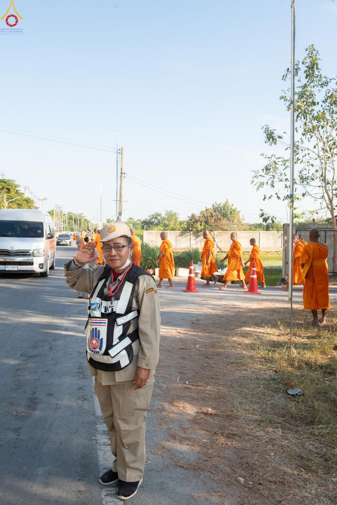 ภาพ No.301494:ภาพเบื้องหลังอาสาสมัครรวมใจ ชุดที่ 4 ในโครงการธรรมยาตรา กตัญญูบูชา มหาปูชนียาจารย์ พระมงคลเทพมุนี(สด จนฺทสโร) พระผู้ปราบมาร อนุสรณ์สถาน 7 แห่ง ปีที่ 14