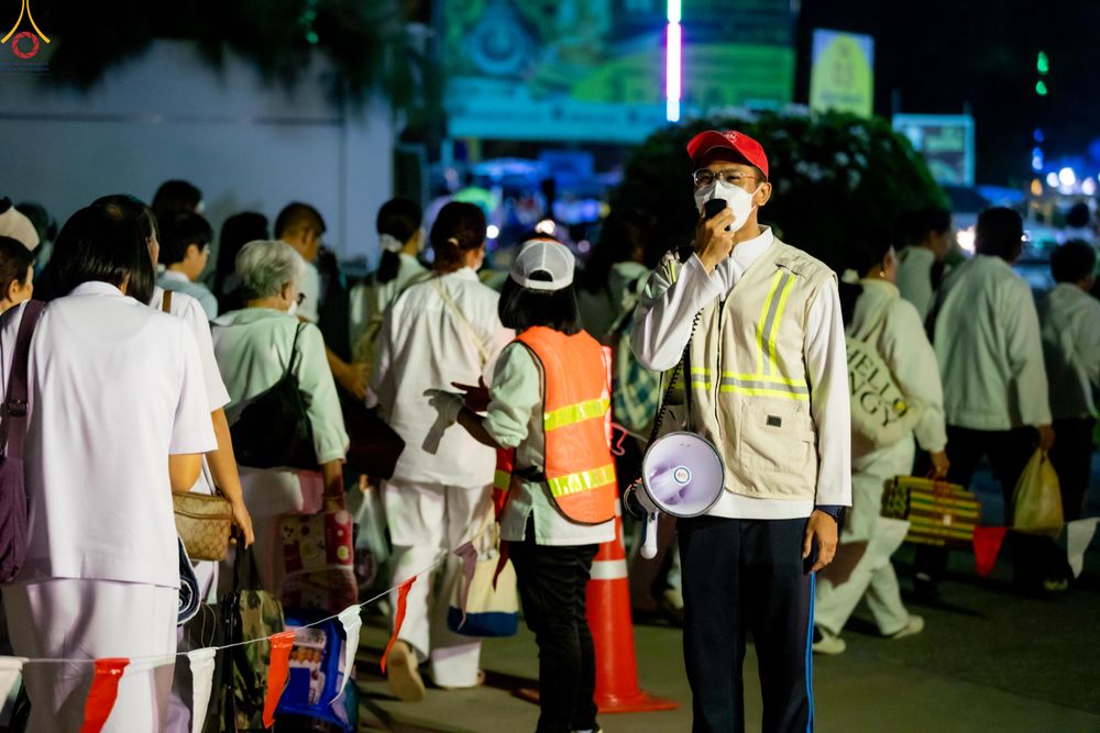 ภาพ No.301600:ภาพเบื้องหลังอาสาสมัครรวมใจ ชุดที่ 4 ในโครงการธรรมยาตรา กตัญญูบูชา มหาปูชนียาจารย์ พระมงคลเทพมุนี(สด จนฺทสโร) พระผู้ปราบมาร อนุสรณ์สถาน 7 แห่ง ปีที่ 14