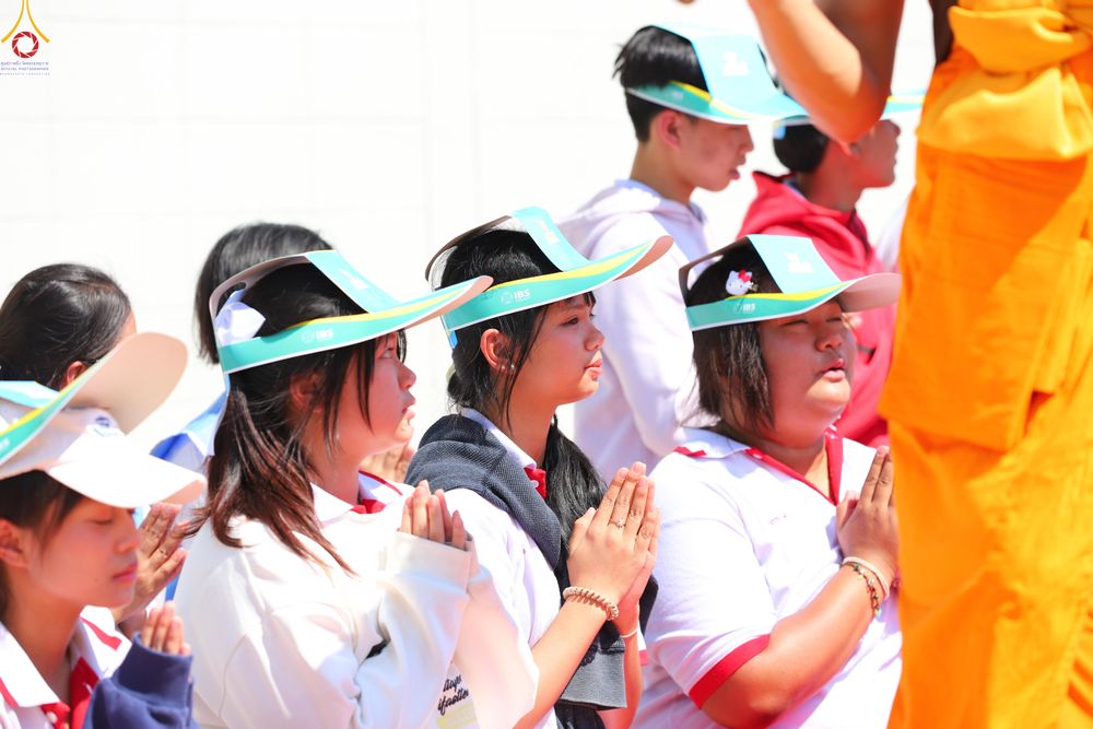 ภาพ No.304591:วันที่ 25 มกราคม พ.ศ. 2569 พิธีต้อนรับพระธรรมยาตรา (ภาพชุดที่ 2) รร.สามัคคีราษฏร์บำรุง-วัดพระธรรมกาย ในโครงการธรรมยาตรา กตัญญูบูชา มหาปูชนียาจารย์ พระมงคลเทพมุนี(สด จนฺทสโร) พระผู้ปราบมาร อนุสรณ์สถาน 7 แห่ง ปีที่ 14