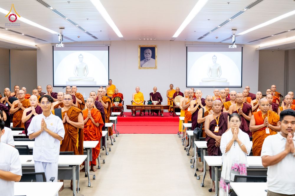 ภาพ No.325605:วันที่ 24 เมษายน พ.ศ.2569 หลวงพ่อทัตตชีโว รองเจ้าอาวาสวัดพระธรรมกาย ถวายการต้อนรับและปฏิสันถารคณะสงฆ์เมียนมาร์