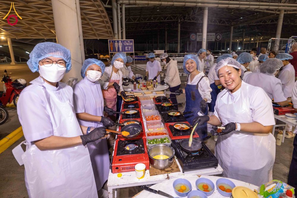 ภาพ No.306800:วันที่ 31 มกราคม พ.ศ. 2569 พิธีถวายภัตตาหารเป็นสังฆทาน แด่พระธรรมยาตรา ณ วัดพระธรรมกาย  จังหวัดปทุมธานี ในโครงการธรรมยาตรา กตัญญูบูชา มหาปูชนียาจารย์ พระมงคลเทพมุนี(สด จนฺทสโร) พระผู้ปราบมาร อนุสรณ์สถาน 7 แห่ง ปีที่ 14