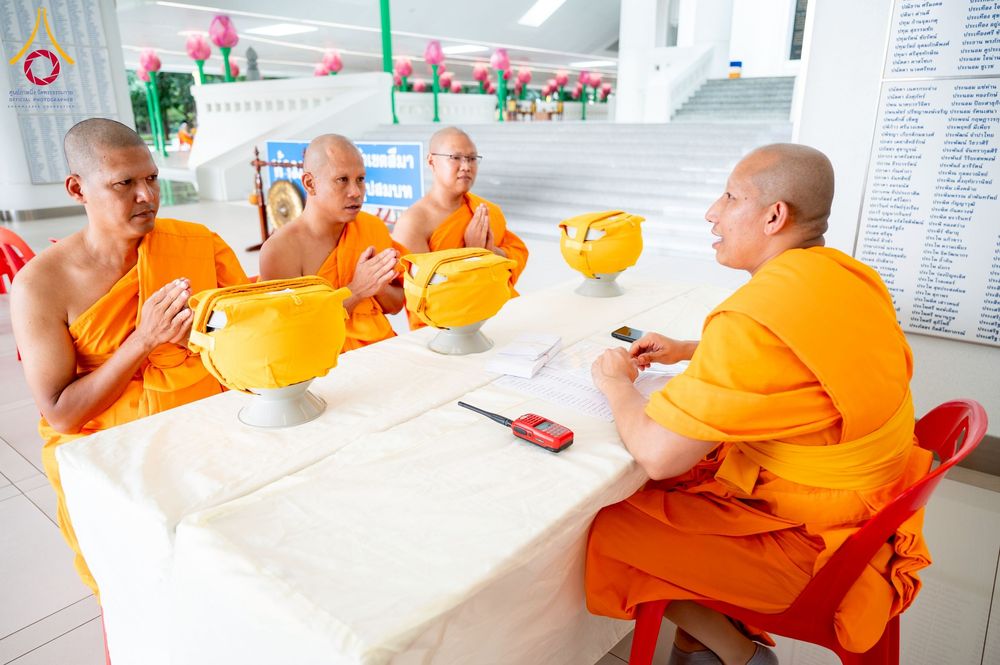 ภาพ No.244913:วันเสาร์ที่ 6 กันยายน พ.ศ. 2568 พิธีถวายบาตร บรรพชา อุปสมบทของนาคธรรมทายาท โครงการอุปสมบทหมู่บูชาธรรมครบรอบ 108 ปี  วันครูผู้ค้นพบวิชชาธรรมกาย ณ โบสถ์พระไตรปิฎก วัดพระธรรมกาย