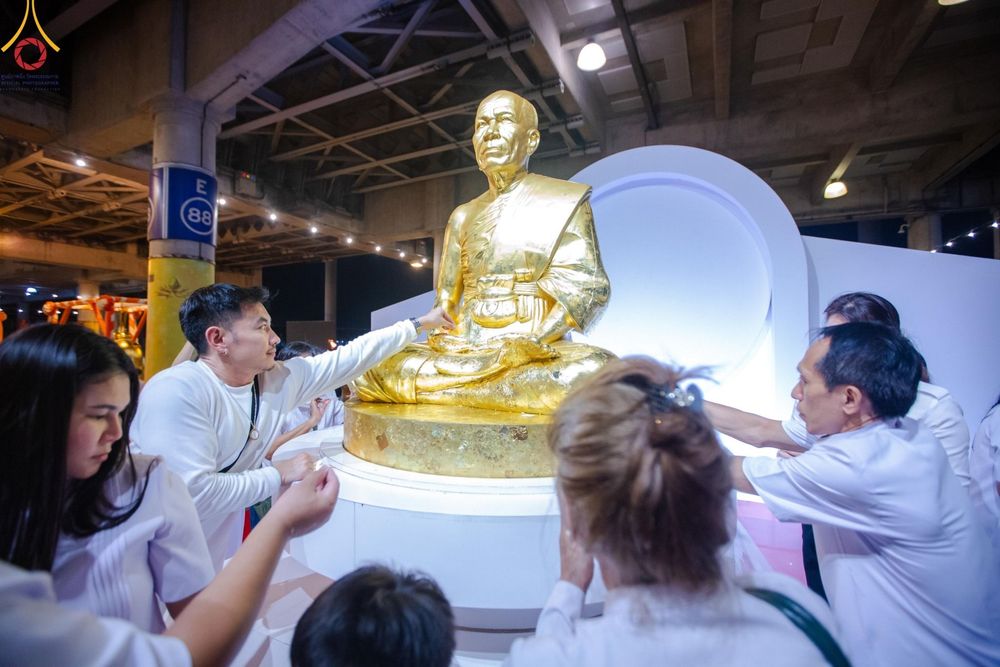 ภาพ No.154942:พิธีจุดประทีป, พิธีฉลองชัยสวดมนต์บทธัมมจักกัปปวัตนสูตร ณ มหารัตนวิหารคด วัดพระธรรมกาย วันอังคารที่ 17 กันยายน พ.ศ. 2567