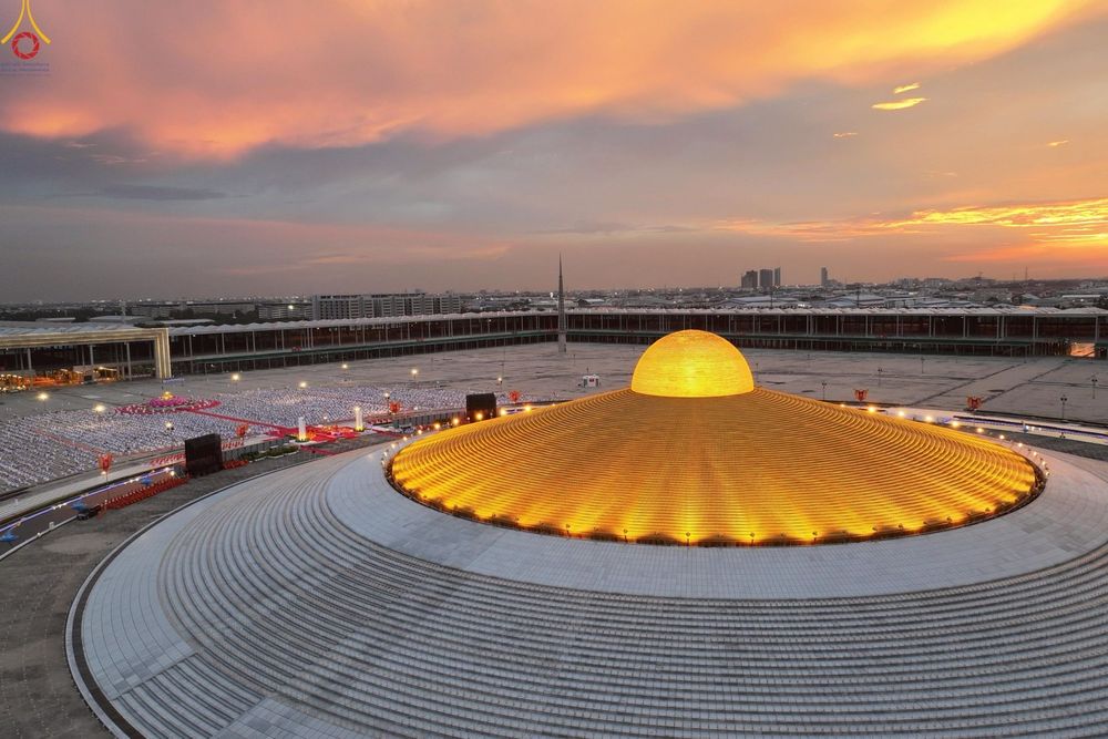 ภาพ No.253023:วันที่ 10 ตุลาคม พ.ศ. 2568 พิธีปลูกต้นทรัพย์บานชื่น ณ ลานธรรม วัดพระธรรมกาย