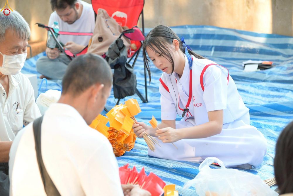 ภาพ No.301433:ภาพเบื้องหลังอาสาสมัครรวมใจ ชุดที่ 4 ในโครงการธรรมยาตรา กตัญญูบูชา มหาปูชนียาจารย์ พระมงคลเทพมุนี(สด จนฺทสโร) พระผู้ปราบมาร อนุสรณ์สถาน 7 แห่ง ปีที่ 14