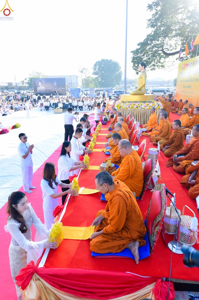 ภาพ No.280216:วันอังคารที่ ๓๐ ธันวาคม พ.ศ. ๒๕๖๘ พิธีตักบาตรพระ ๑,๐๖๙ รูป จังหวัดกาฬสินธุ์   ณ บริเวณสนามหน้าศาลากลาง จังหวัดกาฬสินธุ์ (หลังเก่า)