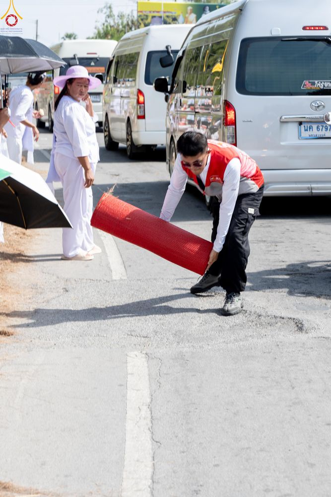 ภาพ No.296209:ภาพเบื้องหลังอาสาสมัครรวมใจ ชุดที่ 2 ในโครงการธรรมยาตรา กตัญญูบูชา มหาปูชนียาจารย์ พระมงคลเทพมุนี(สด จนฺทสโร) พระผู้ปราบมาร อนุสรณ์สถาน 7 แห่ง ปีที่ 14