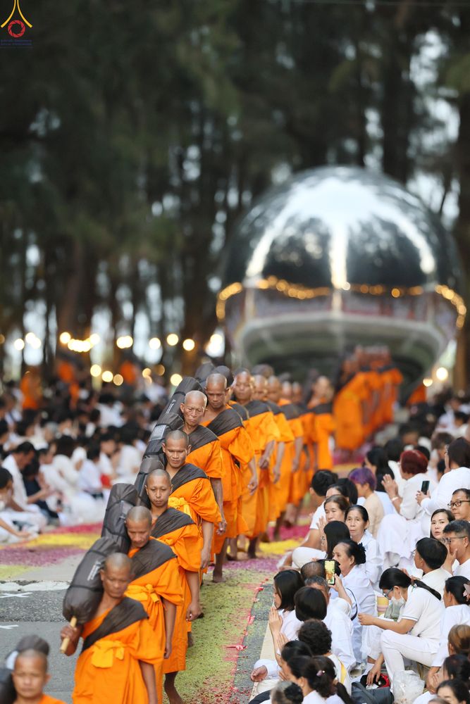 ภาพ No.287510:วันที่ 3 มกราคม พ.ศ. 2569 พิธีต้อนรับพระธรรมยาตรา ในโครงการธรรมยาตรา กตัญญูบูชา มหาปูชนียาจารย์ พระมงคลเทพมุนี(สด จนฺทสโร) พระผู้ปราบมาร อนุสรณ์สถาน 7 แห่ง ปีที่ 14 ณ อนุสรณ์สถานมหาวิหารพระมงคลเทพมุนี (โลตัสแลนด์) อ.สองพี่น้อง จ.สุพรรณบุรี