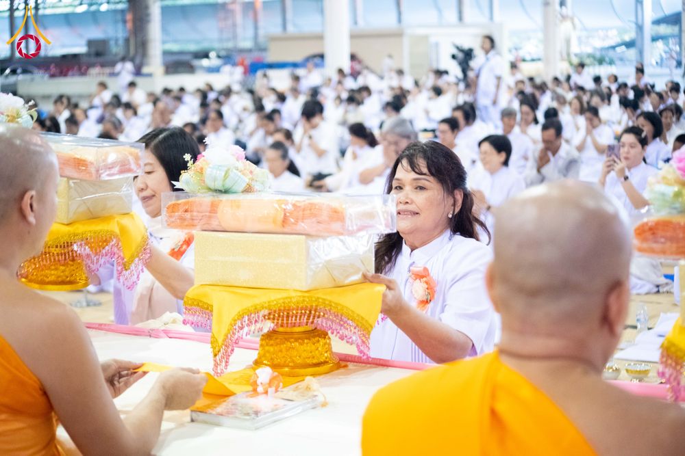 ภาพ No.279075:วันที่ 2 มกราคม พ.ศ.2569 พิธีถวายภัตตาหารเป็นสังฆทาน แด่พระธรรมยาตรา ณ วัดพระธรรมกาย ปทุมธานี ในโครงการธรรมยาตรา กตัญญูบูชา มหาปูชนียาจารย์ พระมงคลเทพมุนี(สด จนฺทสโร) พระผู้ปราบมาร อนุสรณ์สถาน 7 แห่ง ปีที่ 14