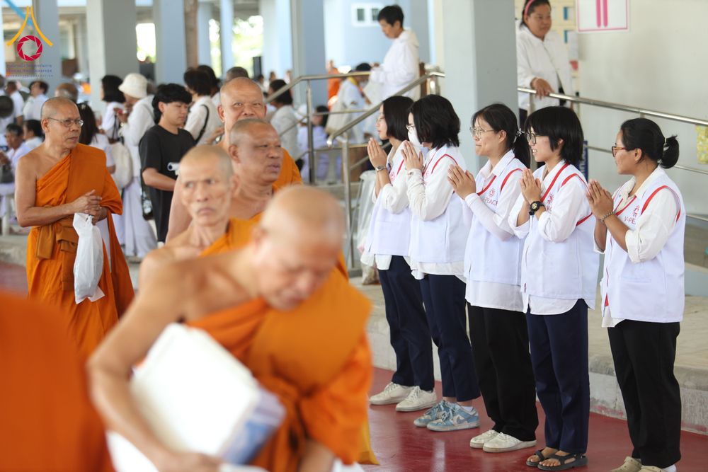 ภาพ No.290365:วันอังคารที่ 6 มกราคม พ.ศ. 2569 พิธีเจริญพุทธมนต์ ปฏิบัติธรรม มอบทุนการศึกษา ถวายสังฆทาน 142 วัด ณ ศูนย์ปฏิบัติธรรมพระมงคลเทพมุนี อ.สองพี่น้อง จ.สุพรรณบุรี