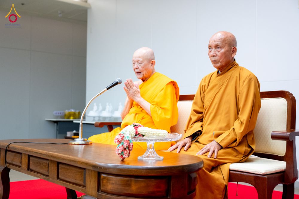 ภาพ No.324804:วันอังคารที่ 21 เมษายน พ.ศ.2569  หลวงพ่อทัตตชีโว รองเจ้าอาวาสวัดพระธรรมกาย ถวายการต้อนรับและปฏิสันถารคณะสงฆ์จากประเทศเวียดนาม