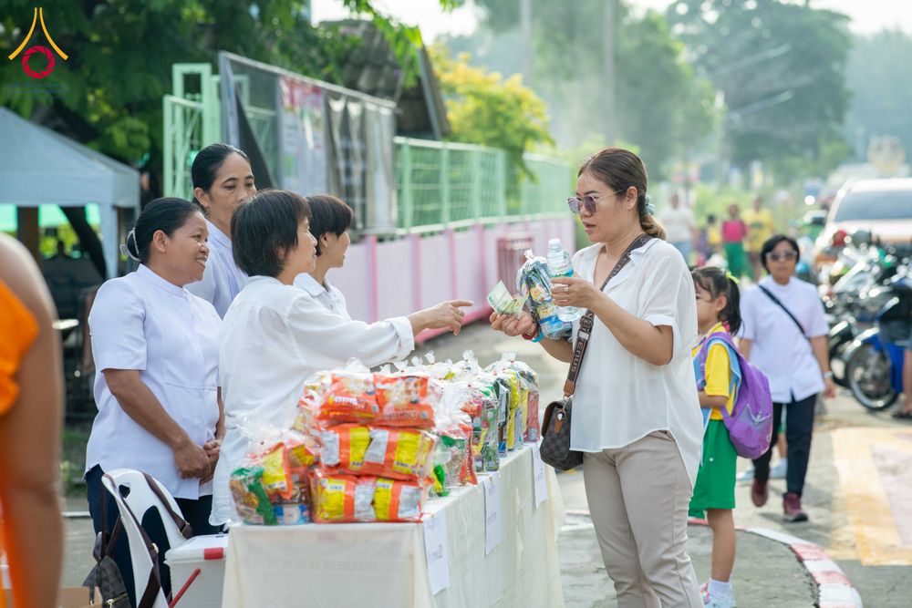 ภาพ No.342528:วันที่ 5 สิงหาคม พ.ศ. 2569  กิจกรรมตักบาตรโครงการรักความดี เพื่อเผยแผ่งานพระพุทธศาสนา  ศูนย์คมนาคม วัดพระธรรมกาย ณ โรงเรียนสังข์อ่ำ อ.คลองหลวง จ.ปทุมธานี