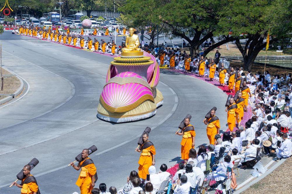 ภาพ No.304693:วันที่ 25 มกราคม พ.ศ. 2569 พิธีต้อนรับพระธรรมยาตรา (ภาพชุดที่ 2) รร.สามัคคีราษฏร์บำรุง-วัดพระธรรมกาย ในโครงการธรรมยาตรา กตัญญูบูชา มหาปูชนียาจารย์ พระมงคลเทพมุนี(สด จนฺทสโร) พระผู้ปราบมาร อนุสรณ์สถาน 7 แห่ง ปีที่ 14