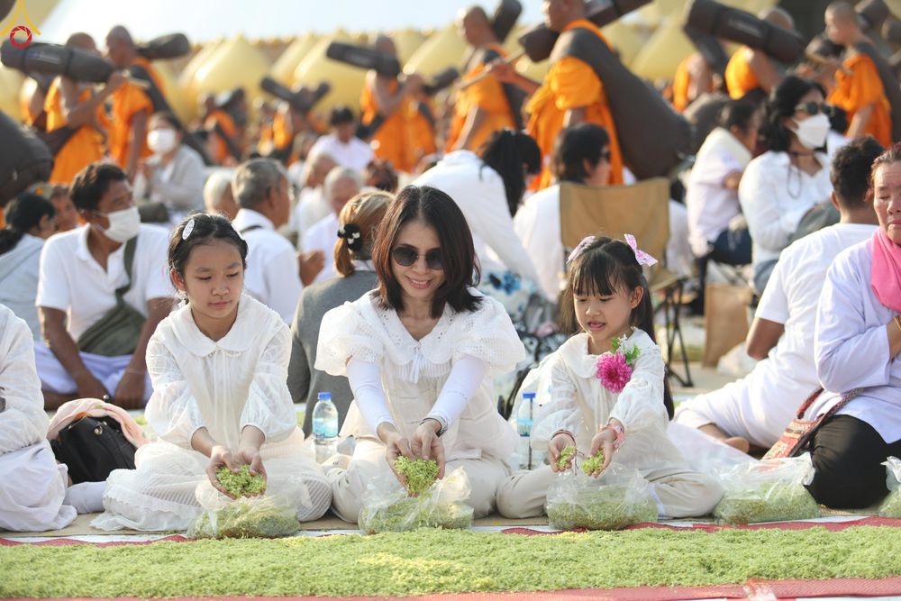 ภาพ No.299640:วันที่ 18 มกราคม พ.ศ. 2569 พิธีต้อนรับพระธรรมยาตรา (ภาพชุดที่ 2) ณ อนุสรณ์สถานลำดับที่ 5  สถานที่เผยแผ่วิชชาธรรมกายครั้งแรก อนุสรณ์สถานบางปลา วัดบางปลา อำเภอบางเลน จังหวัดนครปฐม ในโครงการธรรมยาตรา กตัญญูบูชา มหาปูชนียาจารย์ พระมงคลเทพมุนี(สด จนฺทสโร) พระ