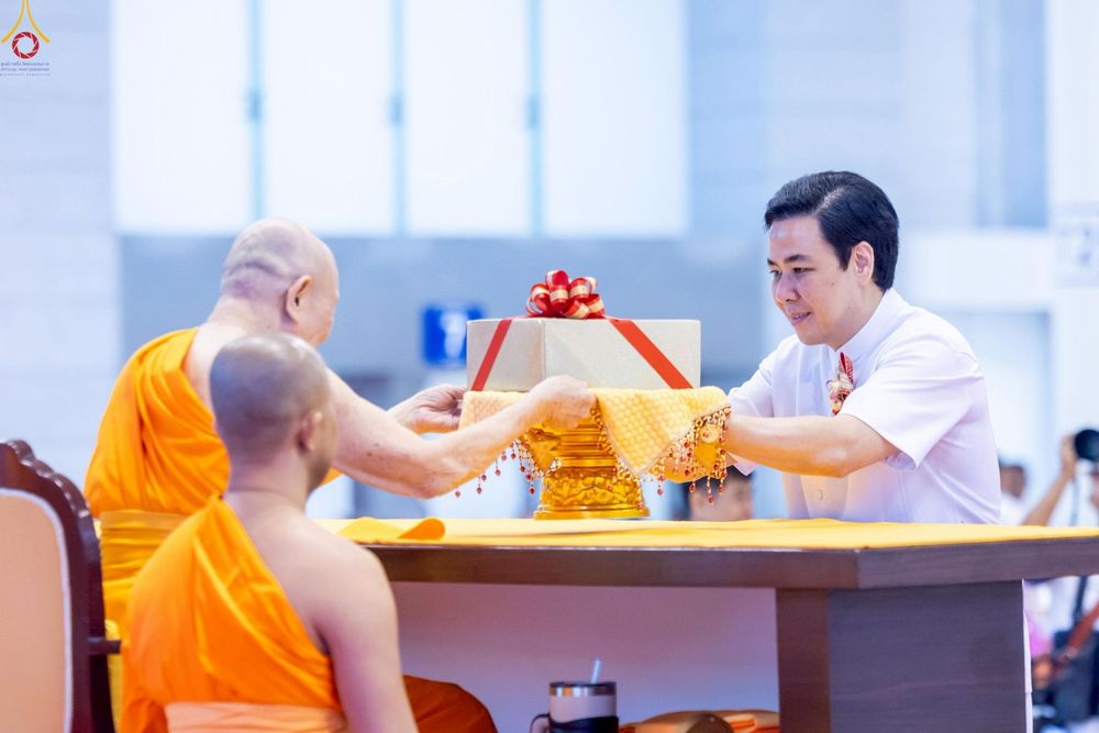 ภาพ No.244141:วันอาทิตย์ที่ 7 กันยายน พ.ศ. 2568 พิธีทอดผ้าป่าสมทบกฐินวัดพระธรรมกาย และสมทบกฐิน 30,000 วัดทั่วไทย ครั้งที่ 2 ณ ห้องแก้วสารพัดนึก 1 วัดพระธรรมกาย