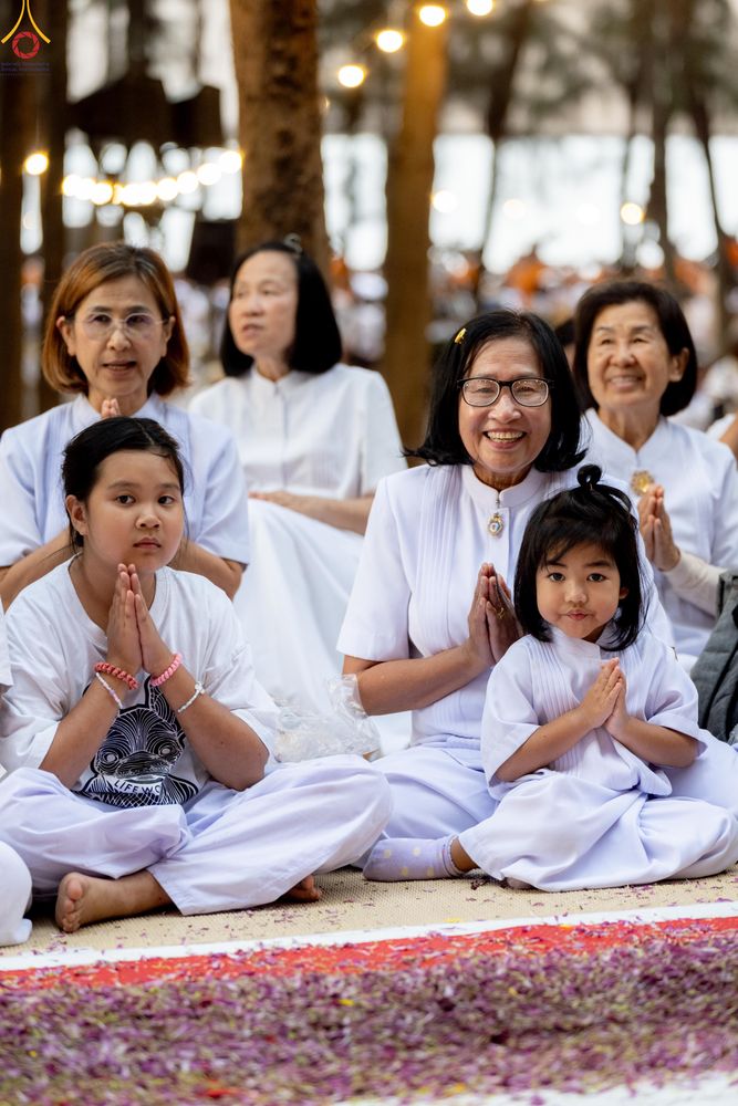 ภาพ No.287719:วันที่ 3 มกราคม พ.ศ. 2569 พิธีต้อนรับพระธรรมยาตรา ครั้งที่ 2 (ภาพชุดที่ 2) ในโครงการธรรมยาตรา กตัญญูบูชา มหาปูชนียาจารย์ พระมงคลเทพมุนี(สด จนฺทสโร) พระผู้ปราบมาร อนุสรณ์สถาน 7 แห่ง ปีที่ 14 ณ อนุสรณ์สถานมหาวิหารพระมงคลเทพมุนี (โลตัสแลนด์) อ.สองพี่น้อง จ.