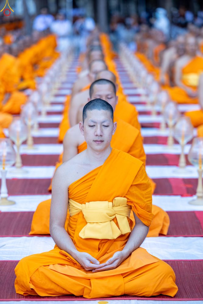 ภาพ No.290019:วันที่ 6 มกราคม พ.ศ. 2569 พิธีจุดประทีปถวายเป็นพุทธบูชา และบูชาธรรมมหาปูชนียาจารย์ (ภาพชุดที่ 2) ณ อนุสรณ์สถานมหาวิหารพระมงคลเทพมุนี (โลตัสแลนด์) อ.สองพี่น้อง จ.สุพรรณบุรี ในโครงการธรรมยาตรา กตัญญูบูชา มหาปูชนียาจารย์ พระมงคลเทพมุนี(สด จนฺทสโร) พระผู้ปรา