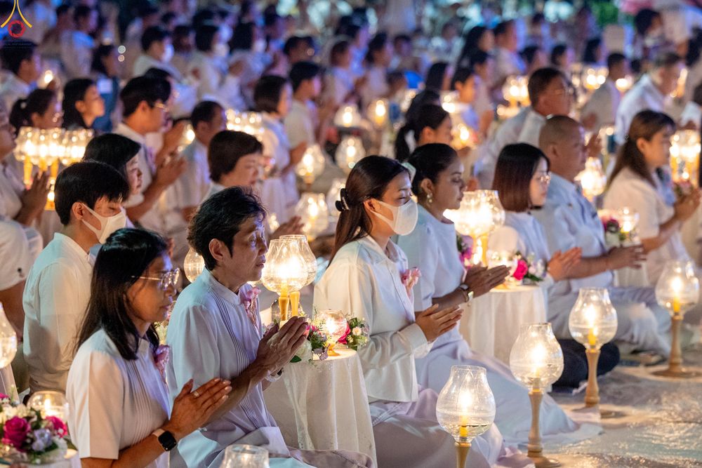 ภาพ No.297202:วันที่ 17 มกราคม พ.ศ. 2569 พิธีจุดประทีปถวายเป็นพุทธบูชา และบูชาธรรมมหาปูชนียาจารย์ (ภาพชุดที่ 2) ณ วัดโบสถ์บน ต.บางคูเวียง จ.นนทบุรี อนุสรณ์สถานลำดับที่ 4 สถานที่เกิดด้วยกายธรรม ในโครงการธรรมยาตรา กตัญญูบูชา มหาปูชนียาจารย์ พระมงคลเทพมุนี(สด จนฺทสโร) พร