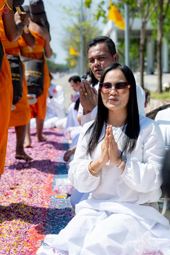 ภาพ No.304631:วันที่ 25 มกราคม พ.ศ. 2569 พิธีต้อนรับพระธรรมยาตรา (ภาพชุดที่ 2) รร.สามัคคีราษฏร์บำรุง-วัดพระธรรมกาย ในโครงการธรรมยาตรา กตัญญูบูชา มหาปูชนียาจารย์ พระมงคลเทพมุนี(สด จนฺทสโร) พระผู้ปราบมาร อนุสรณ์สถาน 7 แห่ง ปีที่ 14