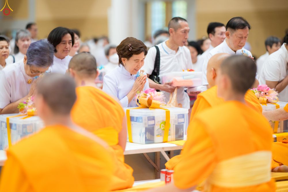 ภาพ No.280590:วันที่ 28 ธันวาคม พ.ศ.2568 พิธีถวายอุปกรณ์ทำความสะอาด ณ ห้องแก้วสารพัดนึก วัดพระธรรมกาย