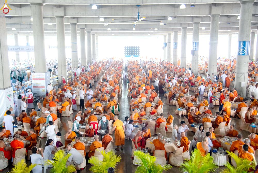 ภาพ No.325877:วันที่ 22 เมษายน พ.ศ.2569(วันคุ้มครองโลก) งานถวายมหาสังฆทาน 40,000 กว่าวัดทั่วประเทศ เจ้าหน้าที่ สาธุชน ร่วมใจจัดเตรียมภัตตาหารเพล (ชุด 2)