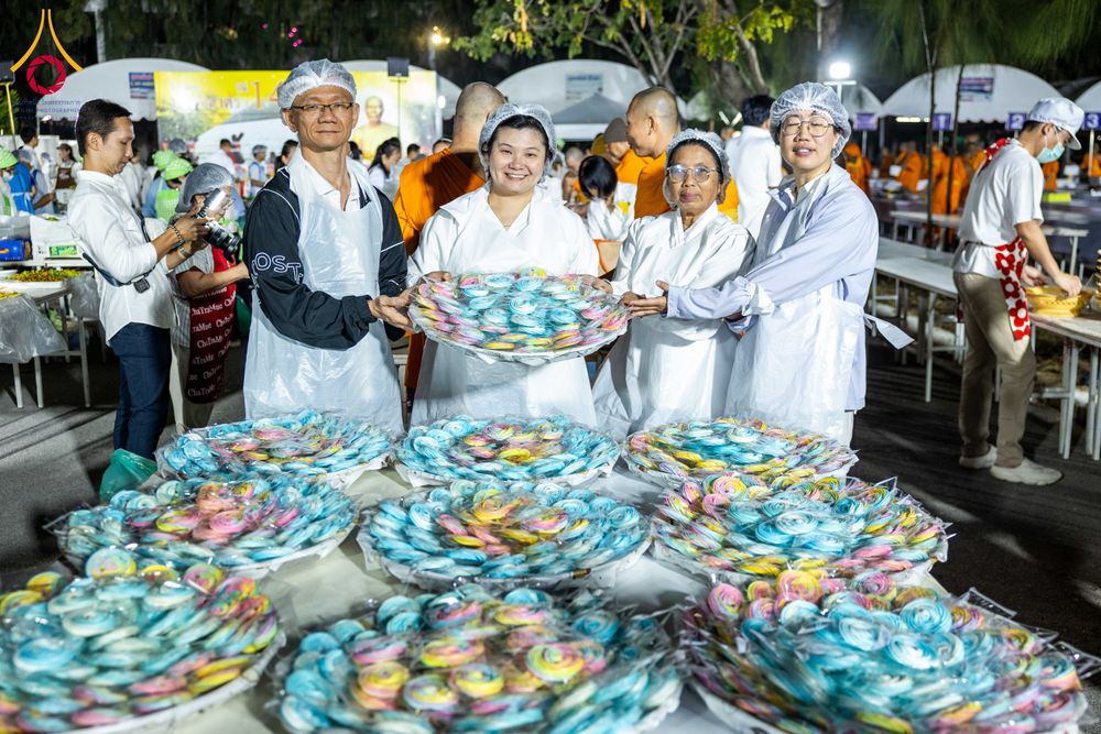 ภาพ No.288020:วันที่ 4 มกราคม พ.ศ. 2569 พิธีถวายภัตตาหารเป็นสังฆทาน แด่พระธรรมยาตรา ในโครงการธรรมยาตรา กตัญญูบูชา มหาปูชนียาจารย์ พระมงคลเทพมุนี(สด จนฺทสโร) พระผู้ปราบมาร อนุสรณ์สถาน 7 แห่ง ปีที่ 14 ณ อนุสรณ์สถานมหาวิหารพระมงคลเทพมุนี (โลตัสแลนด์) อ.สองพี่น้อง จ.สุพรร