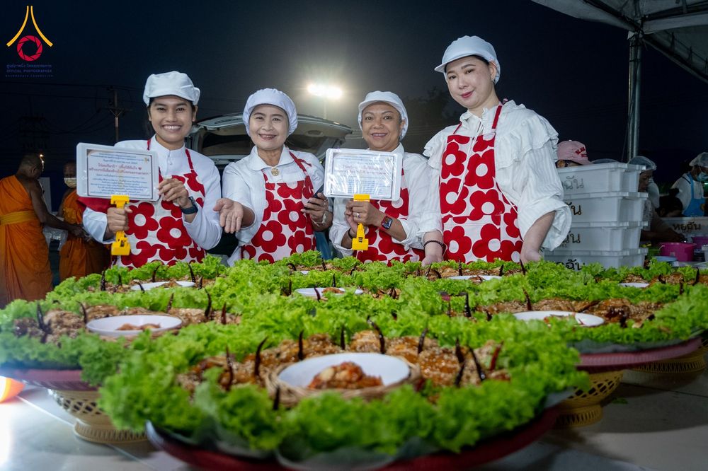 ภาพ No.291325:วันที่ 10 มกราคม พ.ศ. 2569 พิธีถวายภัตตาหารเป็นสังฆทาน แด่พระธรรมยาตรา ณ อนุสรณ์สถานคลองบางนางแท่น อ.สามพราน จ.นครปฐม ในโครงการธรรมยาตรา กตัญญูบูชา มหาปูชนียาจารย์ พระมงคลเทพมุนี(สด จนฺทสโร) พระผู้ปราบมาร อนุสรณ์สถาน 7 แห่ง ปีที่ 14