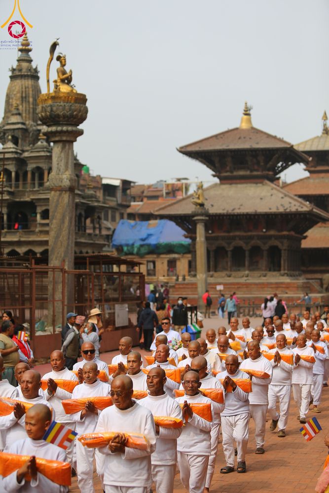 ภาพ No.313484:วันพฤหัสบดีที่ 12 มีนาคม พ.ศ. 2569 ขบวนแห่นาคธรรมทายาทในโครงการบรรพชาสามเณร 500 รูป  จาก นาคบาฮาล (Nagbahal) สู่จัตุรัสปาทัน (Patan Durbar Square) ประเทศเนปาล