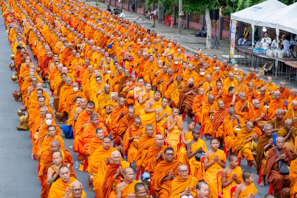 ภาพ No.341176:วันที่ 27 กรกฎาคม พ.ศ. 2569 พิธีตักบาตรพระ 1,000 รูป เมืองพัทลุง  ณ ถนนราเมศวร์ อ.เมือง จ.พัทลุง