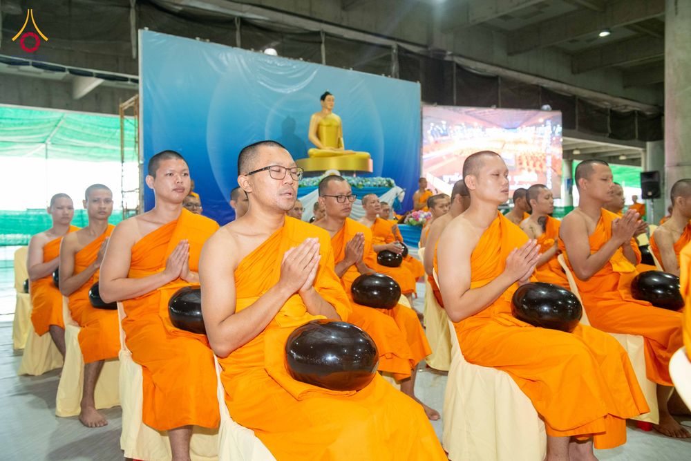 ภาพ No.342907:วันอาทิตย์ที่ 9 สิงหาคม พ.ศ.2569 พิธีตักบาตรฉลองพระใหม่ โครงการบรรพชาและอุปสมบทหมู่ รุ่นเข้าพรรษา ณ มหารัตนวิหาคด คอร์ 26 วัดพระธรรมกาย