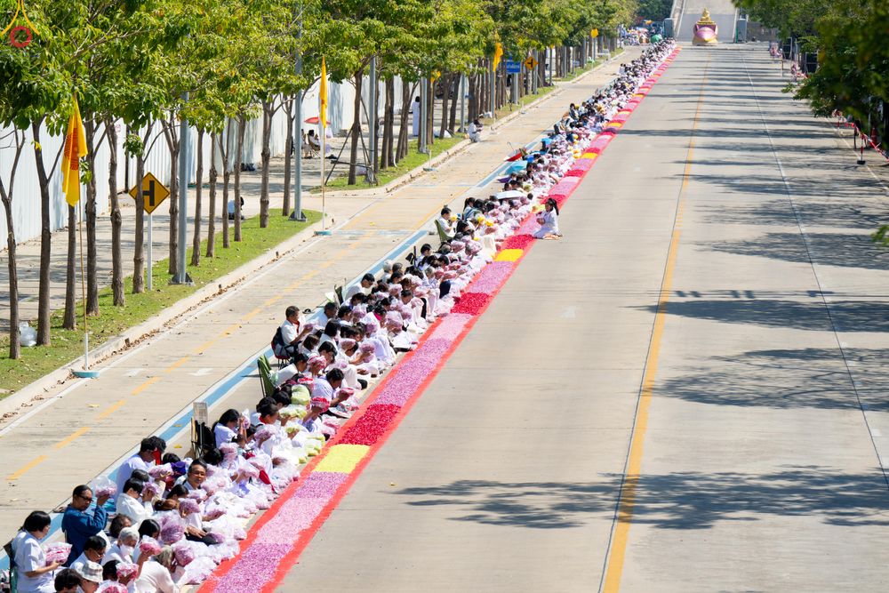 ภาพ No.304533:วันที่ 25 มกราคม พ.ศ. 2569 พิธีต้อนรับพระธรรมยาตรา (ภาพชุดที่ 2) รร.สามัคคีราษฏร์บำรุง-วัดพระธรรมกาย ในโครงการธรรมยาตรา กตัญญูบูชา มหาปูชนียาจารย์ พระมงคลเทพมุนี(สด จนฺทสโร) พระผู้ปราบมาร อนุสรณ์สถาน 7 แห่ง ปีที่ 14