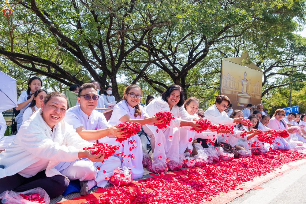 ภาพ No.304080:วันที่ 25 มกราคม พ.ศ. 2569 พิธีต้อนรับพระธรรมยาตรา  รร.สามัคคีราษฏร์บำรุง-วัดพระธรรมกาย ในโครงการธรรมยาตรา กตัญญูบูชา มหาปูชนียาจารย์ พระมงคลเทพมุนี(สด จนฺทสโร) พระผู้ปราบมาร อนุสรณ์สถาน 7 แห่ง ปีที่ 14
