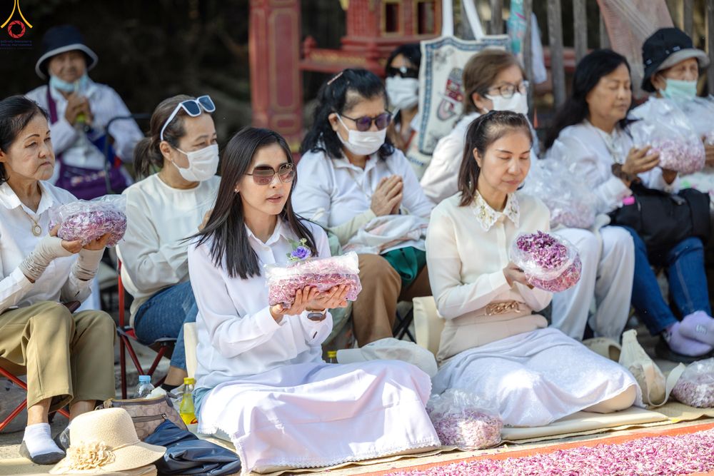 ภาพ No.292753:วันที่ 11 มกราคม พ.ศ. 2569 พิธีต้อนรับพระธรรมยาตรา ณ อนุสรณ์สถานลำดับที่ 3 สถานที่เกิดในเพศสมณะ วัดสองพี่น้อง อำเภอสองพี่น้อง จังหวัดสุพรรณบุรี ในโครงการธรรมยาตรา กตัญญูบูชา มหาปูชนียาจารย์ พระมงคลเทพมุนี(สด จนฺทสโร) พระผู้ปราบมาร อนุสรณ์สถาน 7 แห่ง ปีที