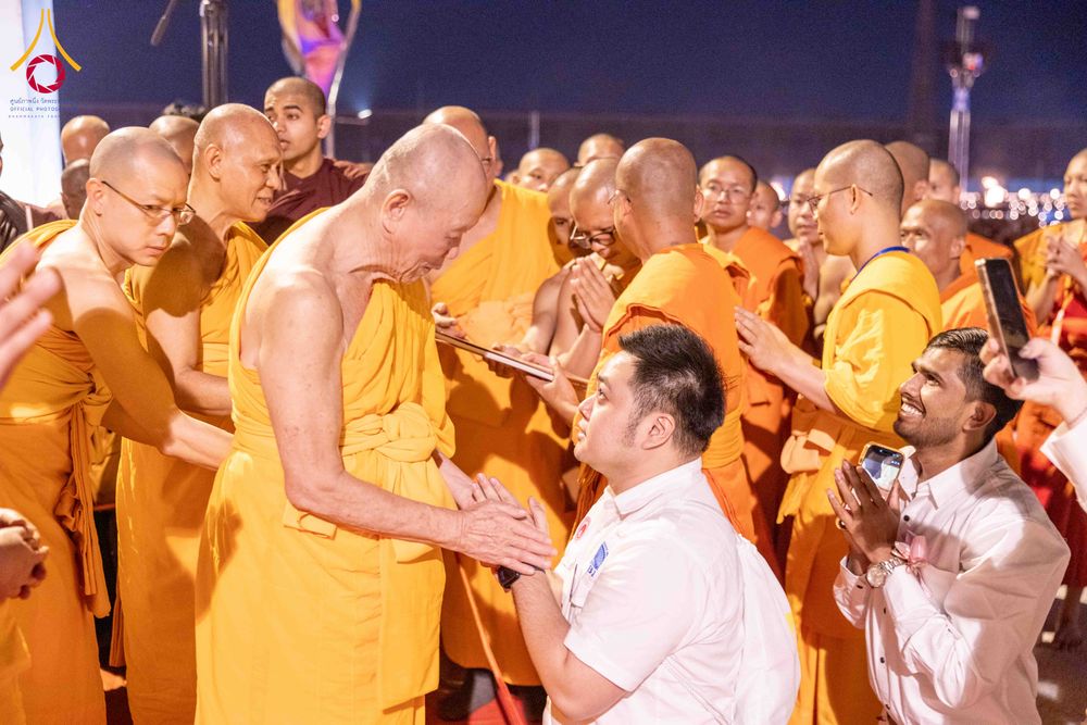 ภาพ No.312460:วันอังคารที่ 3 มีนาคม พ.ศ.2569 พิธีเวียนประทักษิณและจุดมาฆประทีป (ภาพชุดที่ 2) ณ ลานธรรมพระมหาธรรมกายเจดีย์ วัดพระธรรมกาย