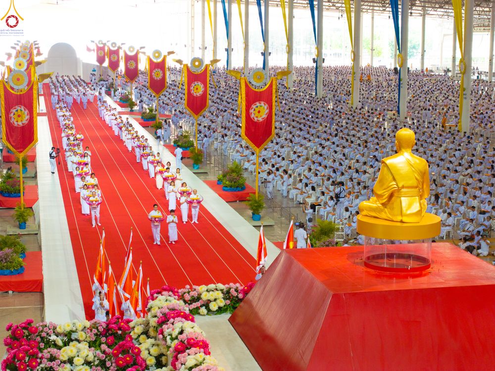 ภาพ No.318429:วันอาทิตย์ต้นเดือนที่ 5 เมษายน พ.ศ.2569 พิธีทอดผ้าป่าสมทบมหาสังฆทาน 40,000 กว่าวัดทั่วประเทศ ณ สภาธรรมกายสากล วัดพระธรรมกาย