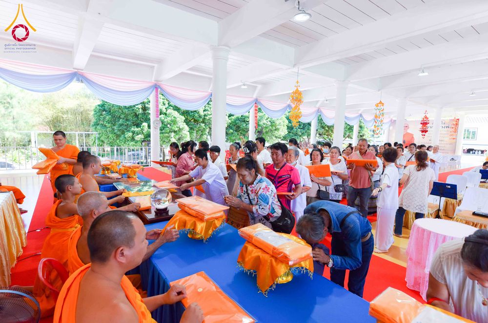 ภาพ No.313026:วันเสาร์ที่ 28 กุมภาพันธ์  พ.ศ. 2569 พิธีทอดผ้าป่าสามัคคีเพื่อสร้างอาคารที่พักสามเณร ณ ศูนย์ปฏิบัติธรรมสวนผึ้ง จ.ราชบุรี